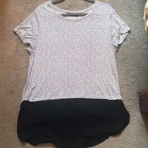 Creme Short Sleeve Chevron Design Blouse